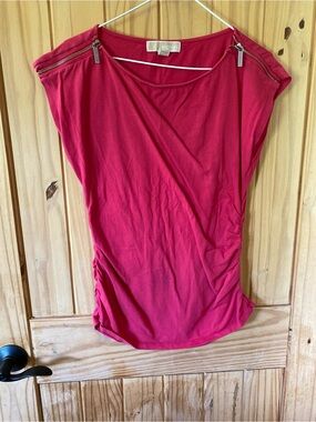 Michael Michael Kors pink zipper shoulder shirt size medium